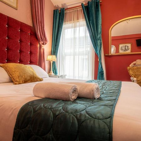 Hotel Rouge Blackpool Bagian luar foto